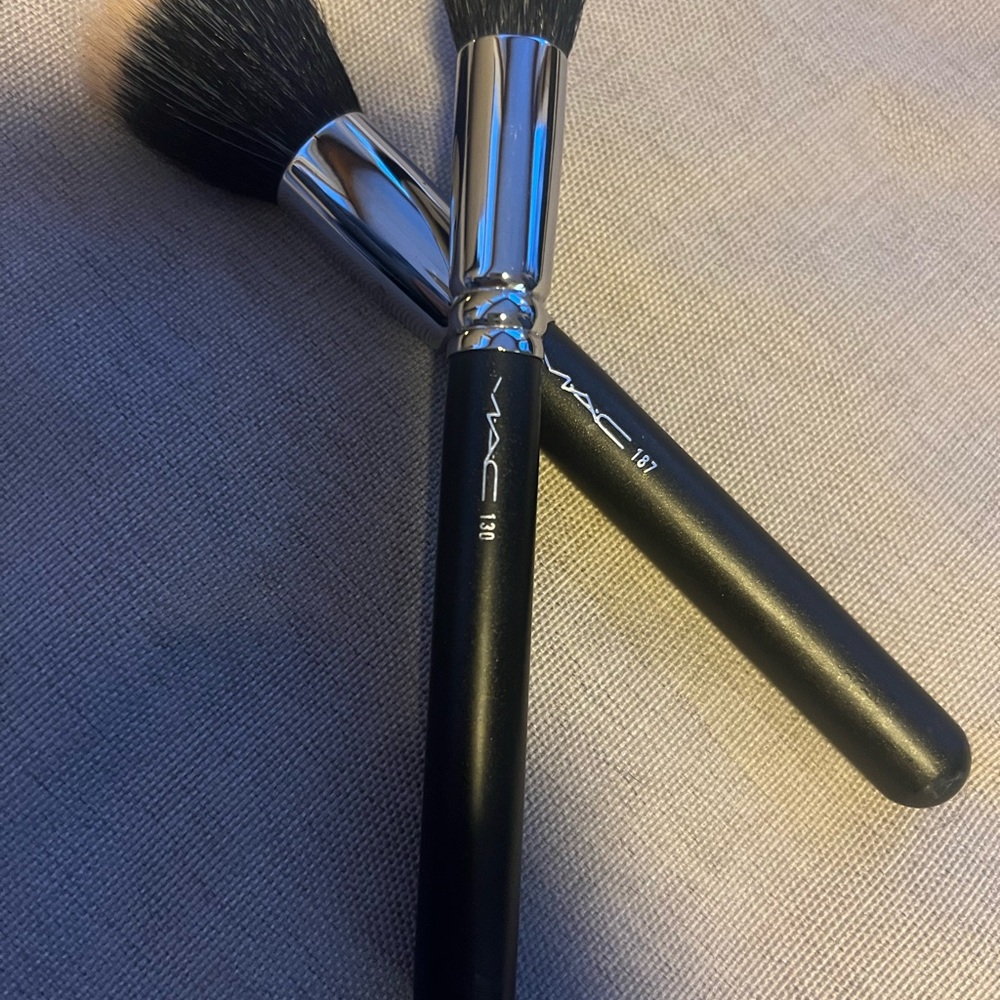 MAC Cosmetics 130 and 187 Makeup Brushes - Picture 4 of 6